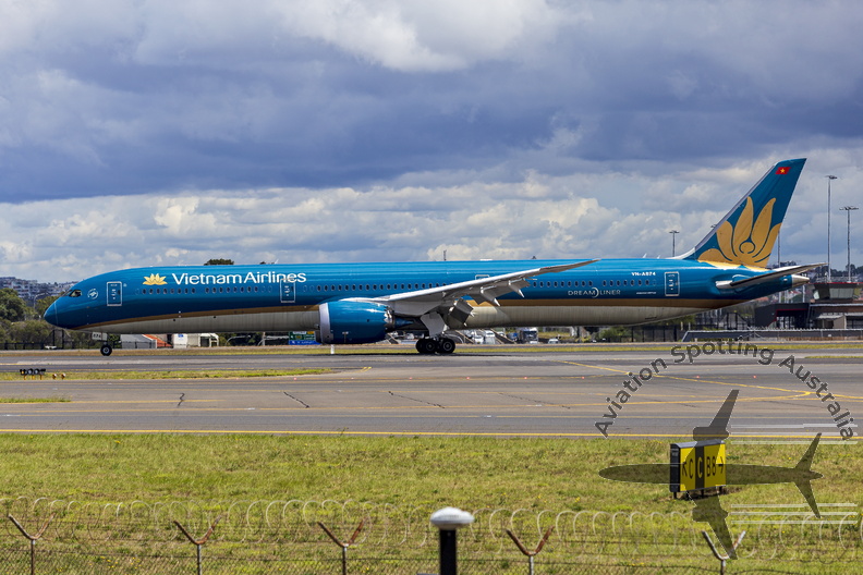Vietnam Airlines (VN-A874) Boeing 787-10 Dreamliner