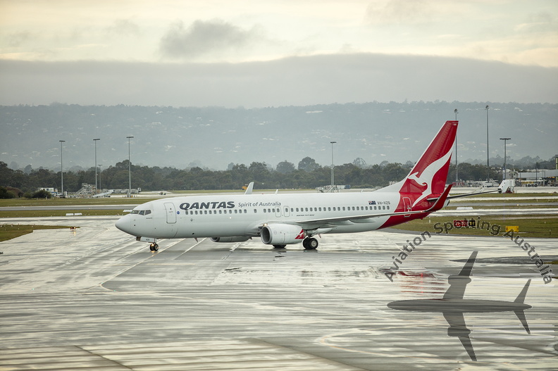 Qantas (VH-VZS) Boeing 737-838(WL)