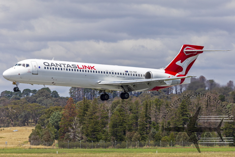 QantasLink (VH-YQT) Boeing 717-2BL